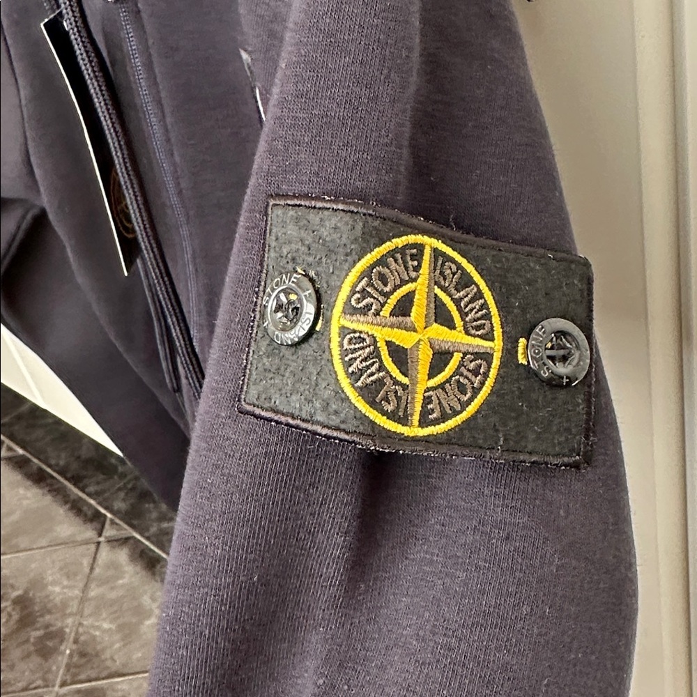 Stone Island boys 2 piece sweatsuit - Picture 4 of 5